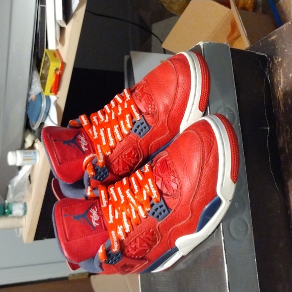 Jordan 4 retro Fiba (2019). Size 9.5m - Picture 2 of 7